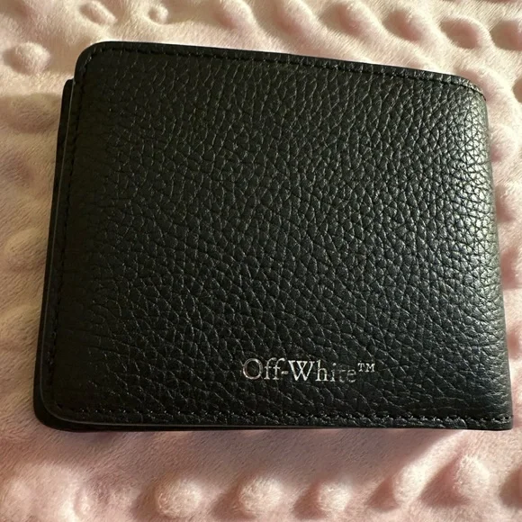 Off-white - Picture 10 of 10